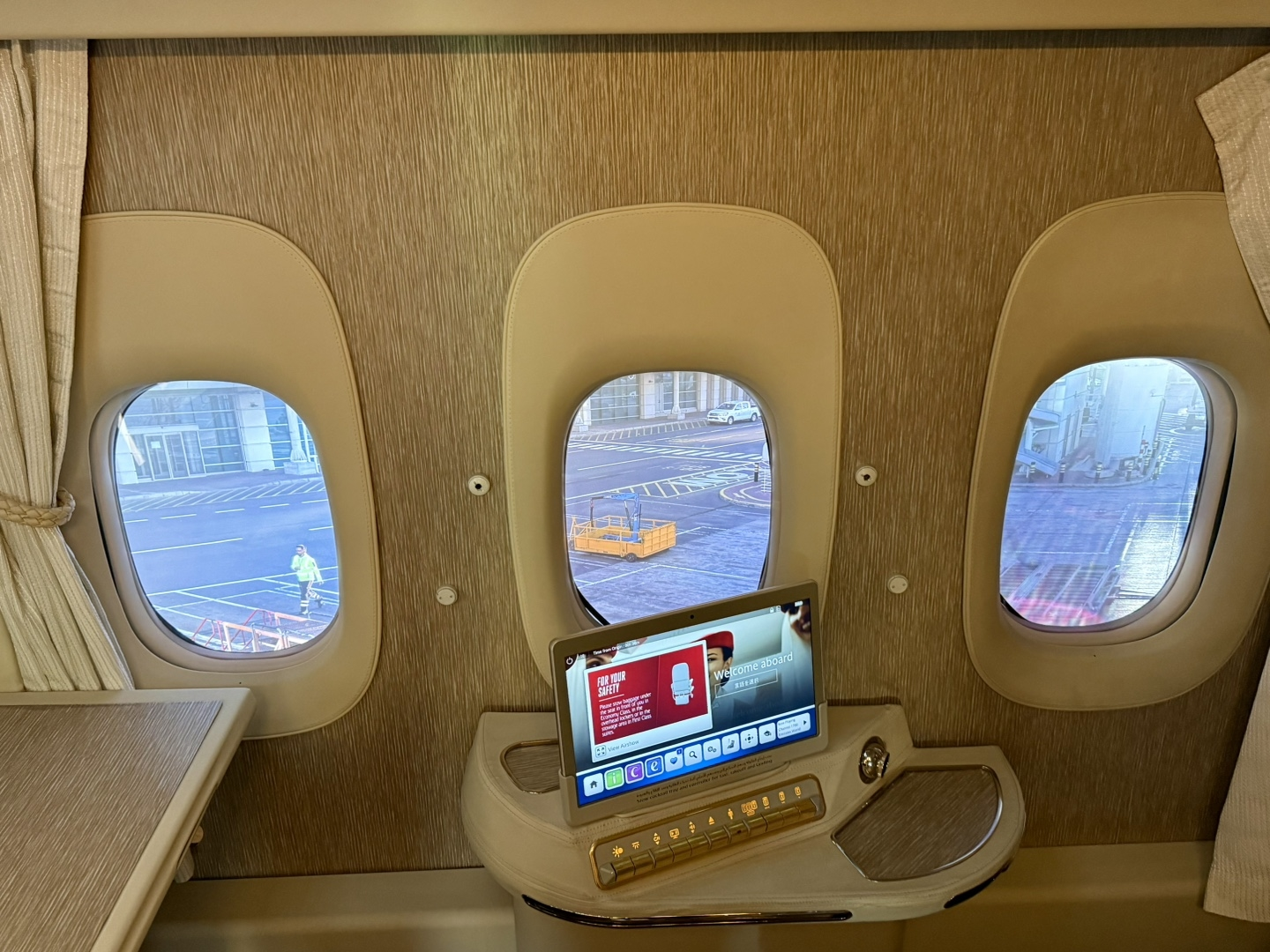 阿联酋航空Game Changer全封闭头等舱低成本末班车，我真的赶上了：飞行天花板名不虚传