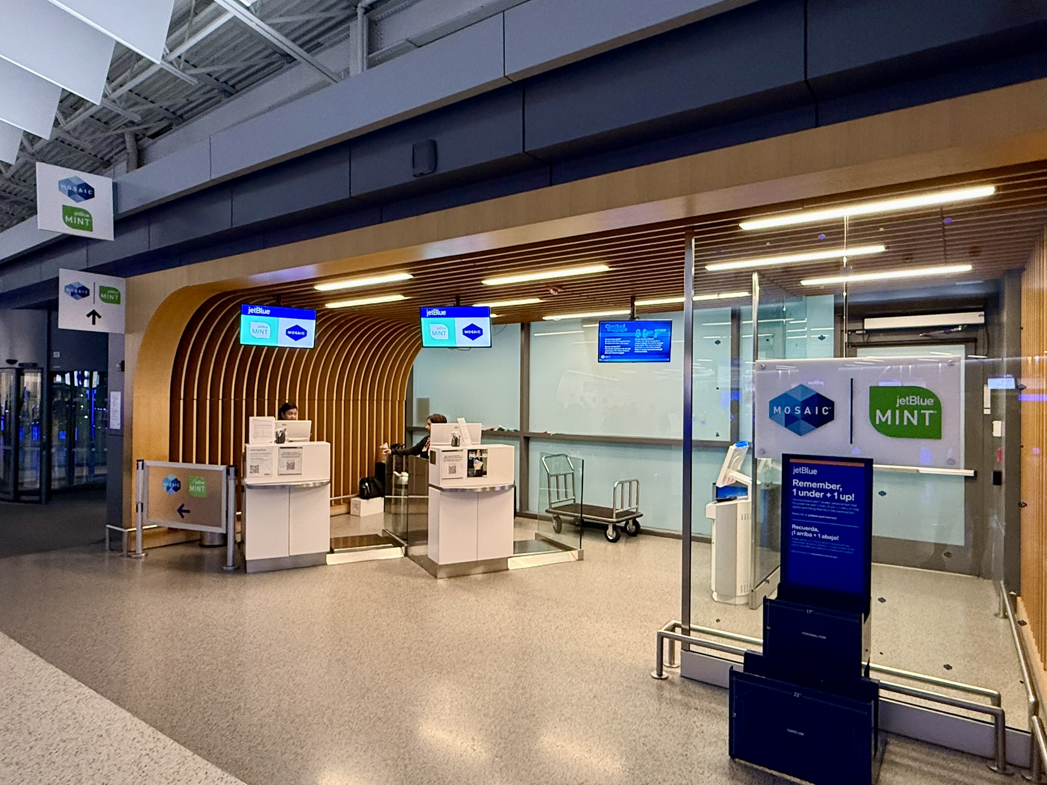 第一次窄体机商务舱跨洋,居然是顶级套间?JetBlue Mint A321neo(纽约JFK – 巴黎CDG)商务舱体验 5 第一次窄体机商务舱跨洋,居然是顶级套间?JetBlue Mint A321neo(纽约JFK – 巴黎CDG)商务舱体验