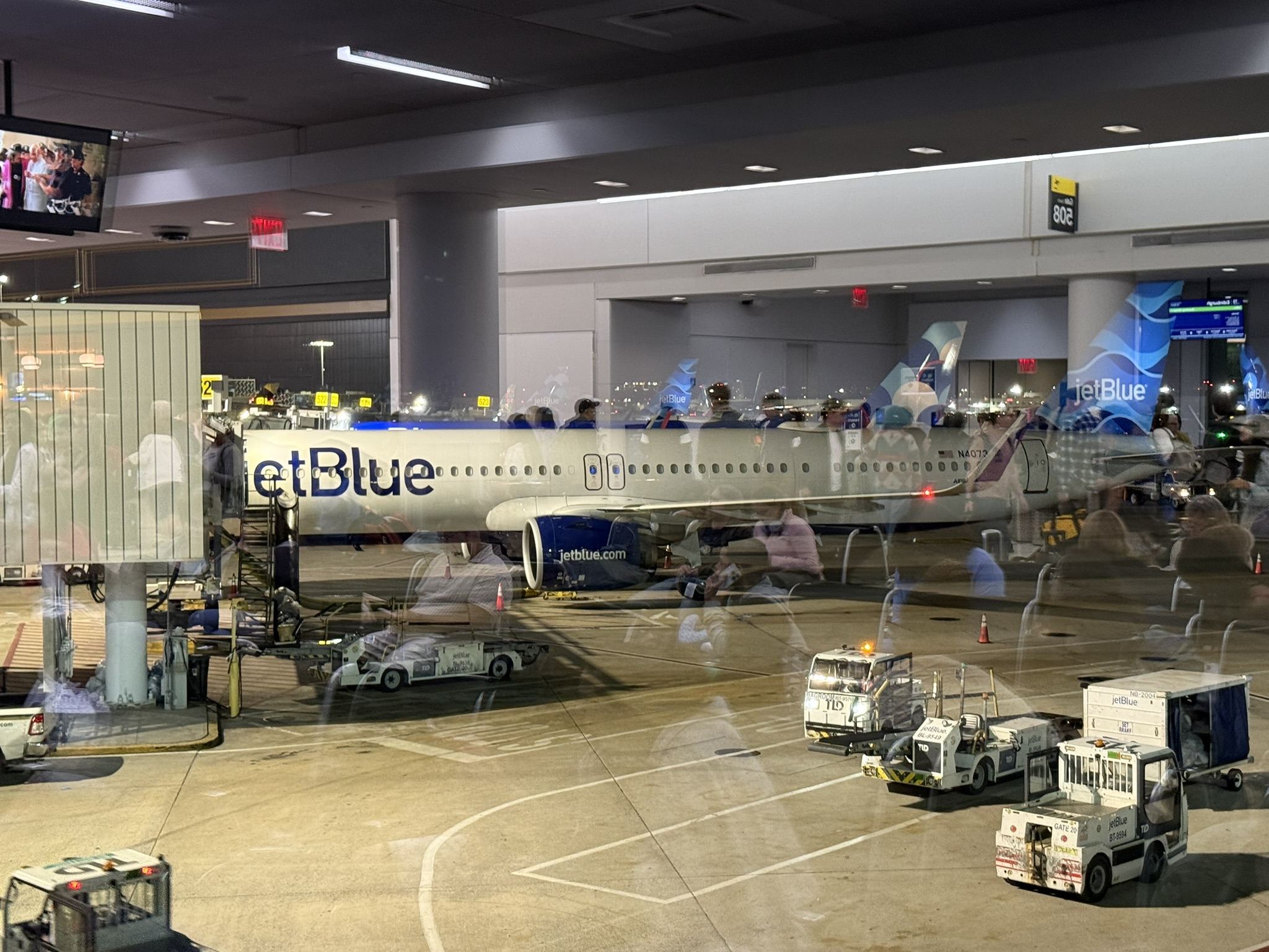 第一次窄体机商务舱跨洋,居然是顶级套间?JetBlue Mint A321neo(纽约JFK – 巴黎CDG)商务舱体验 6 第一次窄体机商务舱跨洋,居然是顶级套间?JetBlue Mint A321neo(纽约JFK – 巴黎CDG)商务舱体验