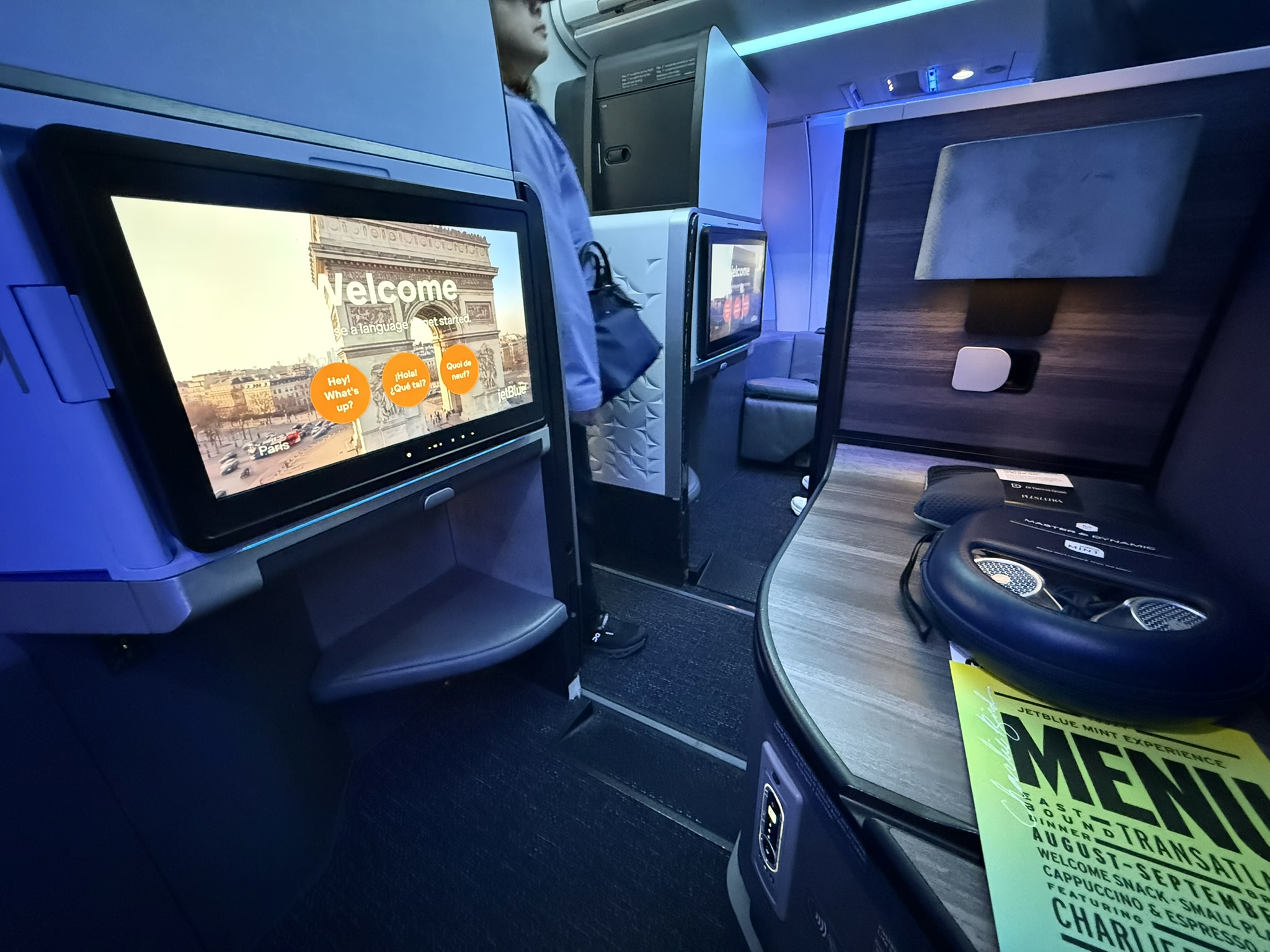 第一次窄体机商务舱跨洋,居然是顶级套间?JetBlue Mint A321neo(纽约JFK – 巴黎CDG)商务舱体验 11 第一次窄体机商务舱跨洋,居然是顶级套间?JetBlue Mint A321neo(纽约JFK – 巴黎CDG)商务舱体验