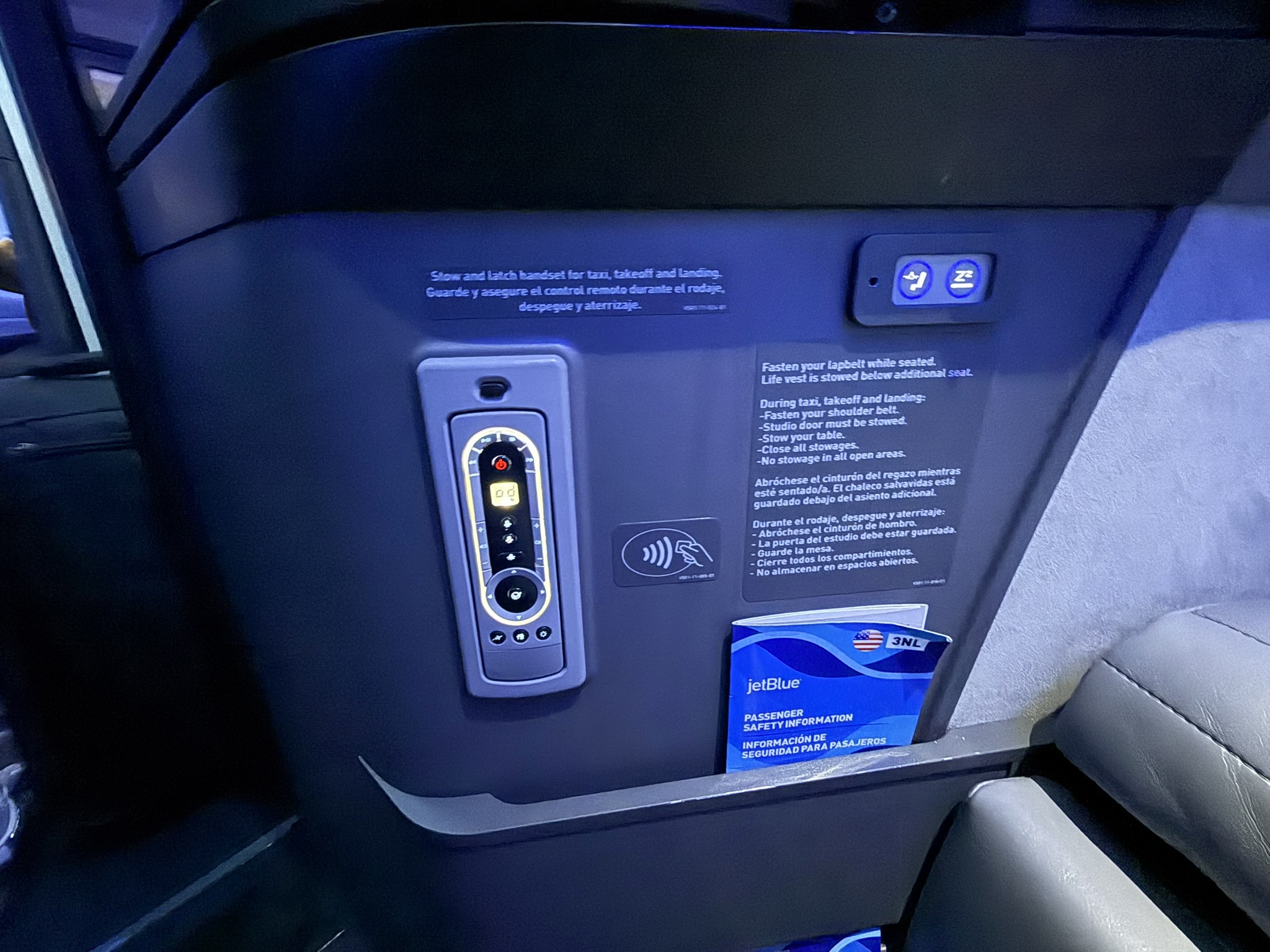 第一次窄体机商务舱跨洋,居然是顶级套间?JetBlue Mint A321neo(纽约JFK – 巴黎CDG)商务舱体验 14 第一次窄体机商务舱跨洋,居然是顶级套间?JetBlue Mint A321neo(纽约JFK – 巴黎CDG)商务舱体验