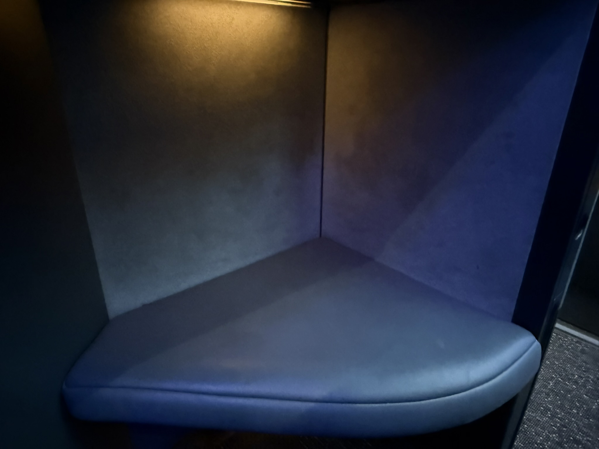 第一次窄体机商务舱跨洋,居然是顶级套间?JetBlue Mint A321neo(纽约JFK – 巴黎CDG)商务舱体验 18 第一次窄体机商务舱跨洋,居然是顶级套间?JetBlue Mint A321neo(纽约JFK – 巴黎CDG)商务舱体验