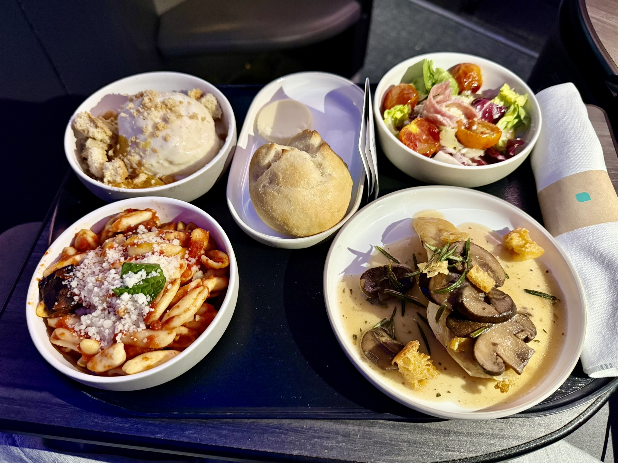 第一次窄体机商务舱跨洋,居然是顶级套间?JetBlue Mint A321neo(纽约JFK – 巴黎CDG)商务舱体验 29 第一次窄体机商务舱跨洋,居然是顶级套间?JetBlue Mint A321neo(纽约JFK – 巴黎CDG)商务舱体验