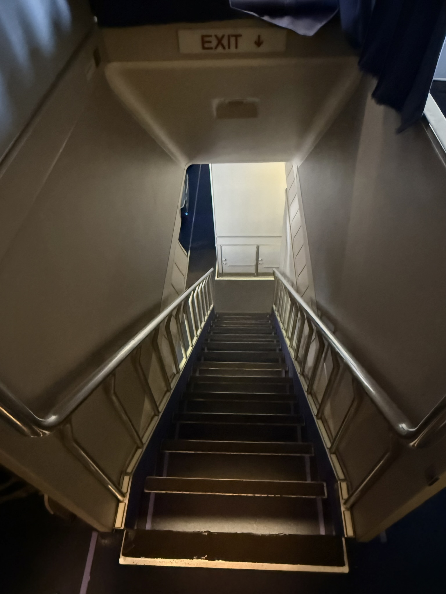 28K点数拿下空中女皇跨洋商务舱 - 汉莎航空B747-400（法兰克福 – 纽约纽瓦克）商务舱体验